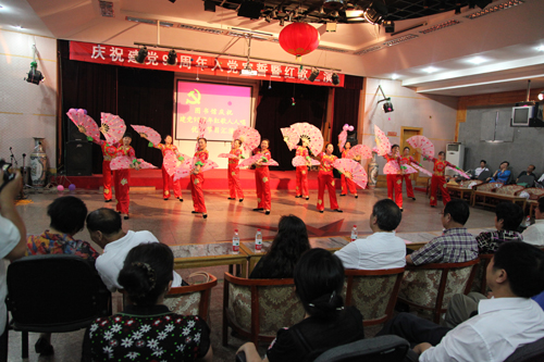 重溫紅色記憶，唱響時代強音——紀念建黨九十周年入黨宣誓暨紅歌人人唱優(yōu)秀節(jié)目匯演活動策劃方案